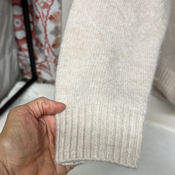 Wild Fable Beige V-Neck Sweater - Picture 3 of 8